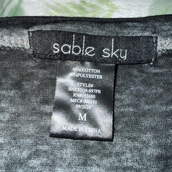 Sable Sky Women's Graphic Tee - Picture 3 of 3